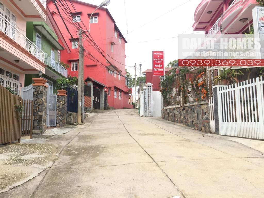 Đất liên kế Phù Đổng Thiên Vương Đà Lạt, đất bằng phẳng, nở hậu, hẻm ô tô tới đất