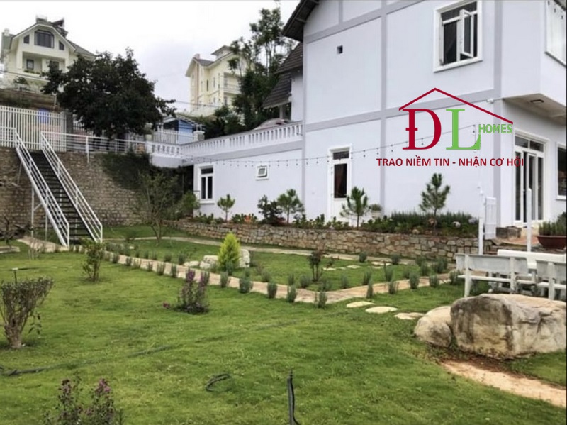 Bán đất tặng villa mặt tiền Triệu Việt Vương 1334m2 Đà Lạt